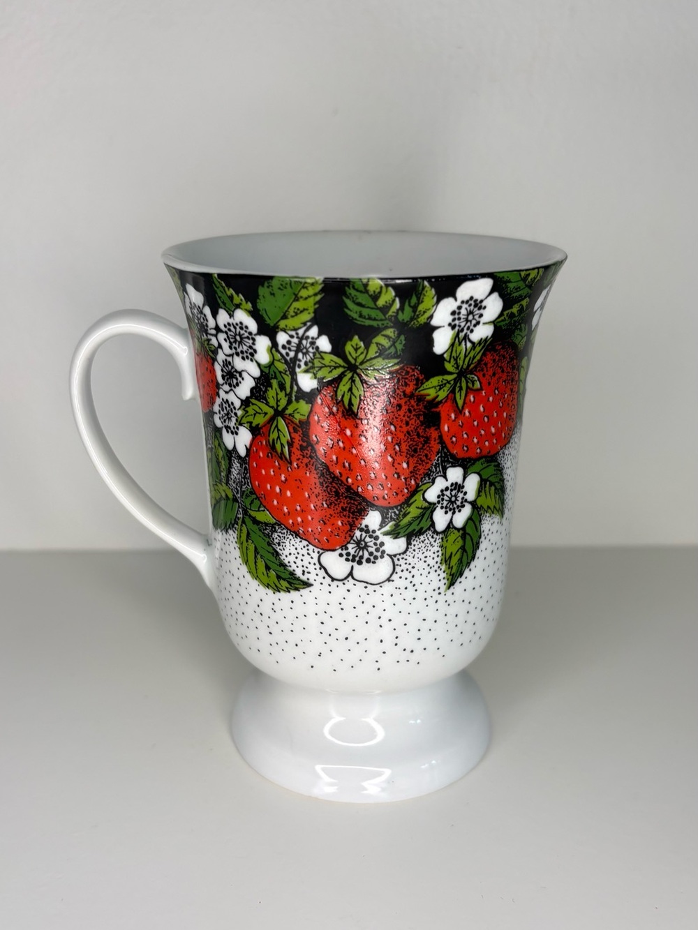 Vintage Strawberry Pattern Pedestal Ceramic Mug - Red & Green